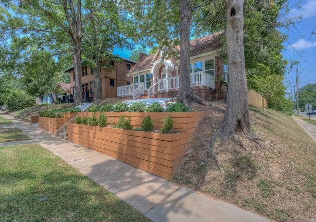 Photo 3 of Single family home for sale at 502 Kirby Pl, Shreveport, LA 71104 | MLS# 21354646 | Listing updated on 2026-08-19