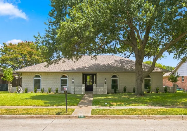 Photo 2 of Sale Pending at 308 Syracuse Pl, Richardson, TX 75081 | MLS# 21354671 | Listing updated on 2026-08-17