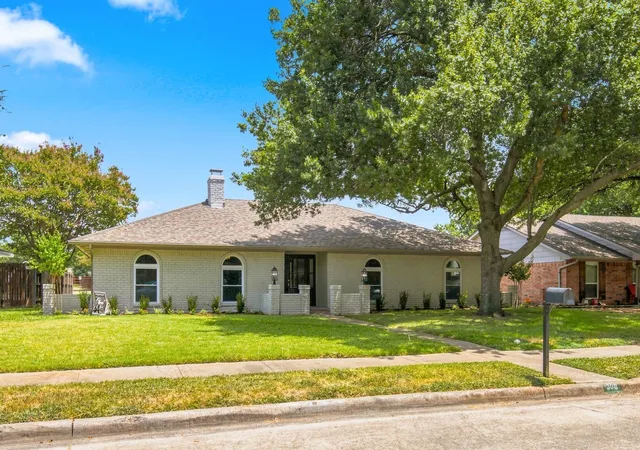 Photo 3 of Sale Pending at 308 Syracuse Pl, Richardson, TX 75081 | MLS# 21354671 | Listing updated on 2026-08-17