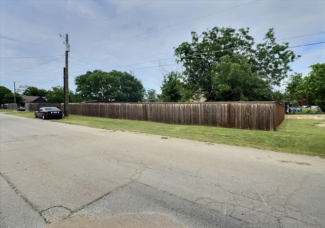Photo 3 of Land for sale at 201 E 7Th St, Weatherford, TX 76086 | MLS# 21354676 | Listing updated on 2026-08-09
