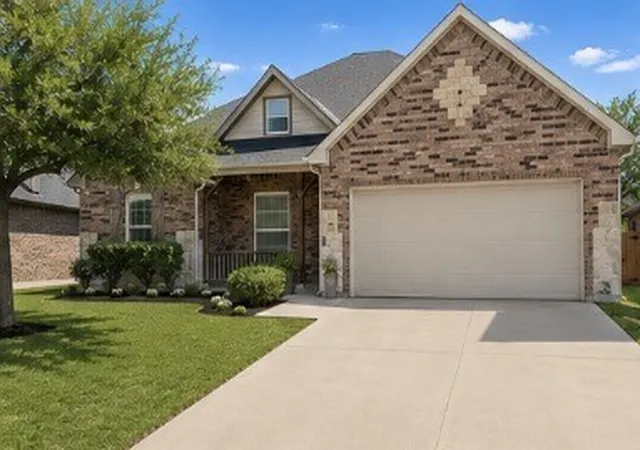 Photo 1 of Single family home for sale at 565 Griffith Dr, Saginaw, TX 76179 | MLS# 21354829 | Listing updated on 2026-09-21