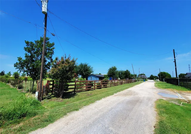 Photo 2 of Manufactured home for sale at 104 Mimosa Wy, Venus, TX 76084 | MLS# 21354828 | Listing updated on 2026-08-09