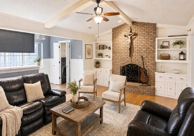 Photo 4 of Sale Pending at 1917 Shady Glen Ln, Dallas, TX 75232 | MLS# 21352201 | Listing updated on 2026-10-05