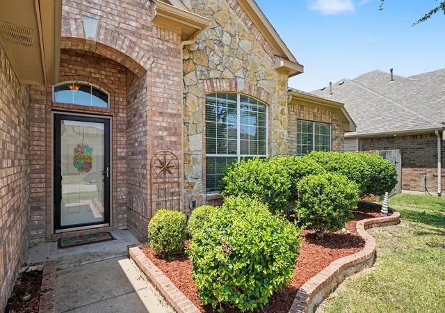 Photo 2 of Single family home for sale at 4509 Mallow Oak Dr, Fort Worth, TX 76123 | MLS# 21354848 | Listing updated on 2026-08-16