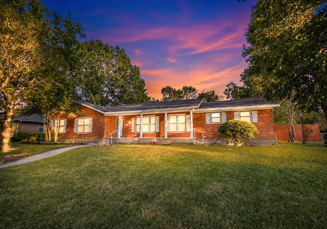 Photo 1 of Single family home for sale at 1332 Westwood St, Waco, TX 76710 | MLS# 21347196 | Listing updated on 2026-09-23