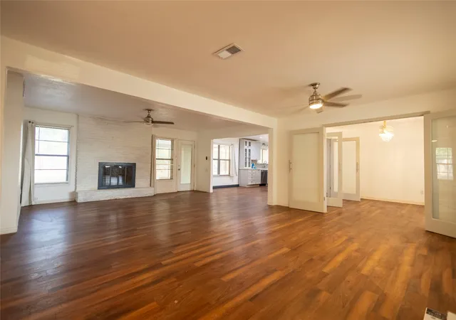 Photo 3 of Single family home for sale at 1332 Westwood St, Waco, TX 76710 | MLS# 21347196 | Listing updated on 2026-09-23