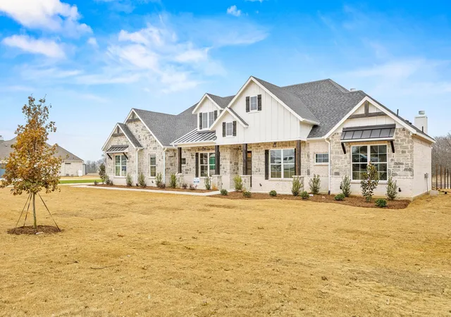 Photo 2 of Single family home for sale at 121 Cr 207, Valley View, TX 76272 | MLS# 21354428 | Listing updated on 2026-08-09