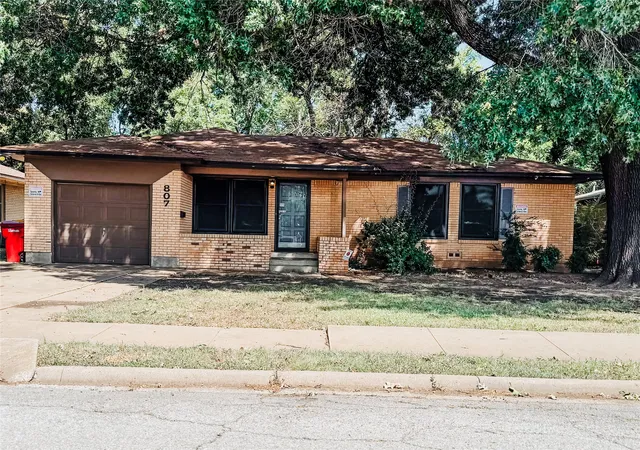 Photo 1 of Single family home for sale at 807 Blanton Dr, Sherman, TX 75092 | MLS# 21354901 | Listing updated on 2026-08-22