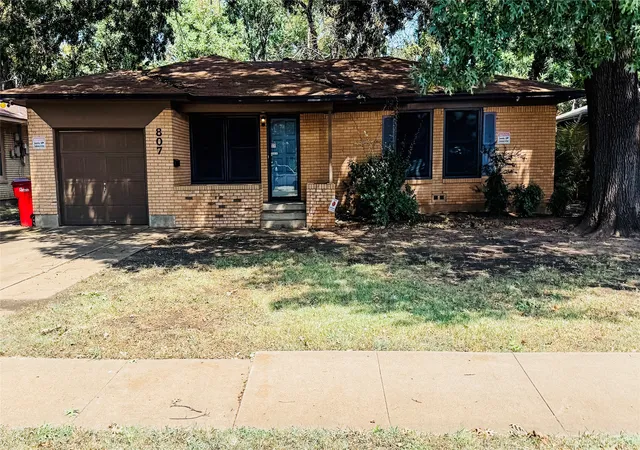 Photo 3 of Single family home for sale at 807 Blanton Dr, Sherman, TX 75092 | MLS# 21354901 | Listing updated on 2026-08-22