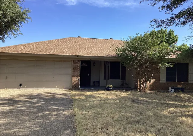Photo 2 of Single family home for sale at 2204 Towne North Dr, Cleburne, TX 76033 | MLS# 21354911 | Listing updated on 2026-08-20