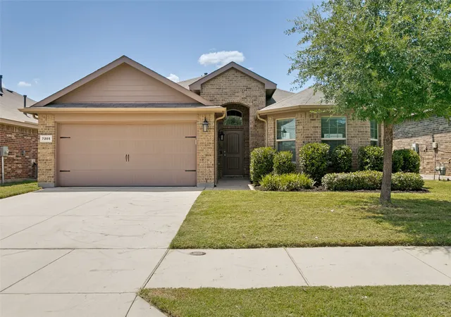 Photo 1 of Single family home for sale at 7205 Wavecrest Wy, Fort Worth, TX 76179 | MLS# 21354905 | Listing updated on 2026-09-22