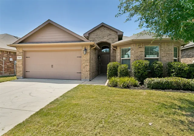 Photo 2 of Single family home for sale at 7205 Wavecrest Wy, Fort Worth, TX 76179 | MLS# 21354905 | Listing updated on 2026-09-22