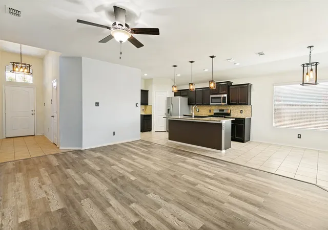 Photo 4 of Single family home for sale at 7205 Wavecrest Wy, Fort Worth, TX 76179 | MLS# 21354905 | Listing updated on 2026-09-22