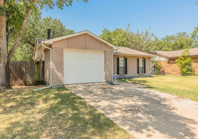 Photo 1 of Sale Pending at 2817 Eddie Pl, Fort Worth, TX 76140 | MLS# 21353483 | Listing updated on 2026-09-29