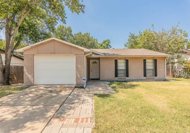 Photo 2 of Sale Pending at 2817 Eddie Pl, Fort Worth, TX 76140 | MLS# 21353483 | Listing updated on 2026-09-29