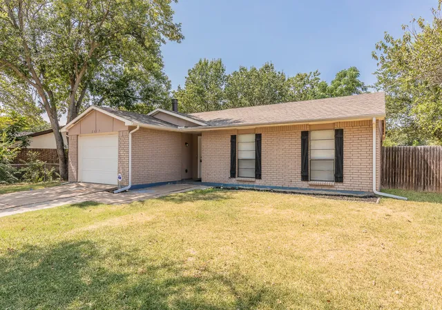Photo 3 of Sale Pending at 2817 Eddie Pl, Fort Worth, TX 76140 | MLS# 21353483 | Listing updated on 2026-09-29