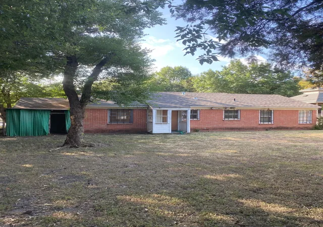 Photo 2 of Sale Pending at 2657 Canberra St, Dallas, TX 75224 | MLS# 21347966 | Listing updated on 2026-09-18