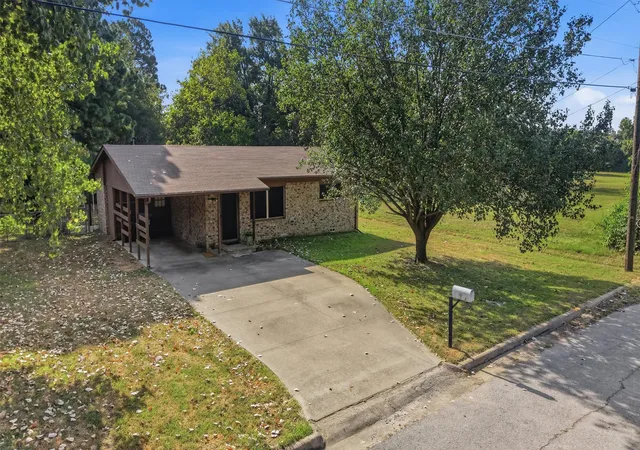 Photo 1 of Single family home for sale at 2050 Avon Dr, Denison, TX 75020 | MLS# 21354932 | Listing updated on 2026-08-14
