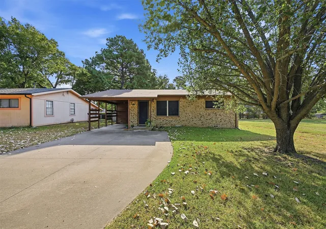 Photo 3 of Single family home for sale at 2050 Avon Dr, Denison, TX 75020 | MLS# 21354932 | Listing updated on 2026-08-14