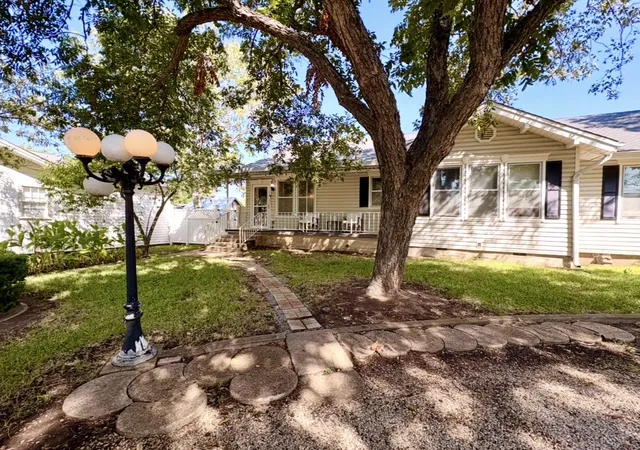 Photo 1 of Single family home for sale at 200 N Bordon St, Lorena, TX 76655 | MLS# 21355014 | Listing updated on 2026-09-20