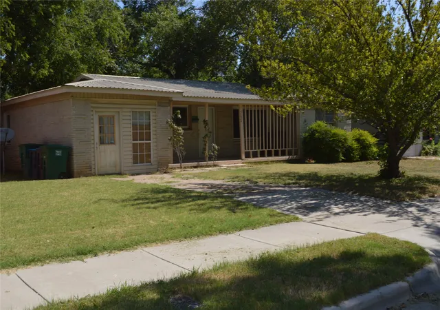 Photo 3 of Single family home for sale at 5624 Volder Dr, Fort Worth, TX 76114 | MLS# 21355000 | Listing updated on 2026-08-30