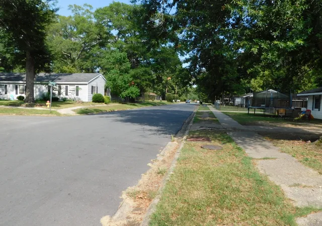 Photo 2 of Single family home for sale at 311 S Park Dr, Springhill, LA 71075 | MLS# 21355058 | Listing updated on 2026-08-29