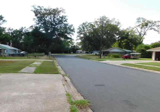 Photo 3 of Single family home for sale at 311 S Park Dr, Springhill, LA 71075 | MLS# 21355058 | Listing updated on 2026-08-29