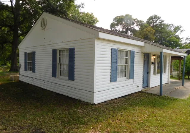 Photo 4 of Single family home for sale at 311 S Park Dr, Springhill, LA 71075 | MLS# 21355058 | Listing updated on 2026-08-29