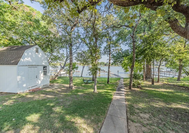 Photo 3 of Single family home for sale at 300 Shoreline Dr, Azle, TX 76020 | MLS# 21354955 | Listing updated on 2026-08-10