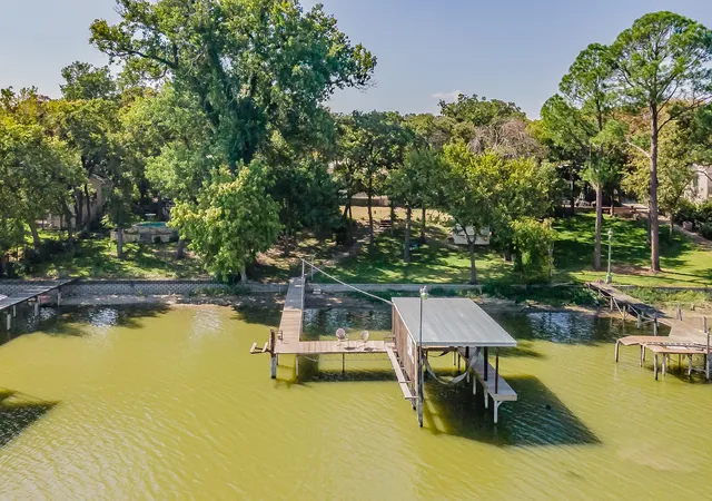 Photo 3 of Single family home for sale at 300 Shoreline Dr, Azle, TX 76020 | MLS# 21354955 | Listing updated on 2026-08-10