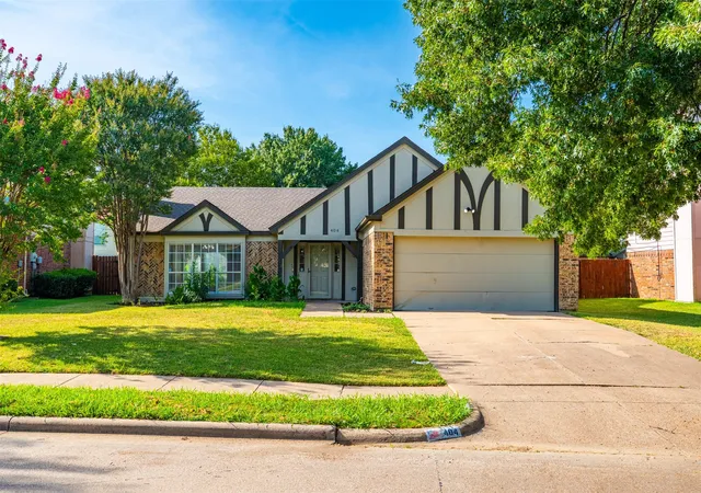 Photo 2 of Single family home for sale at 404 Spencer Cir, Grand Prairie, TX 75052 | MLS# 21355074 | Listing updated on 2026-08-28