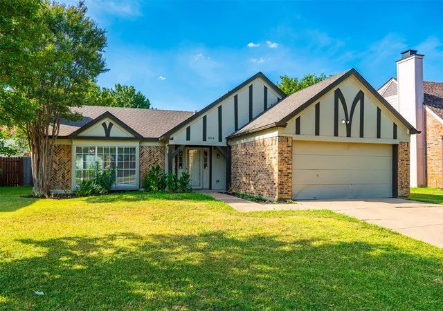 Photo 3 of Single family home for sale at 404 Spencer Cir, Grand Prairie, TX 75052 | MLS# 21355074 | Listing updated on 2026-08-28