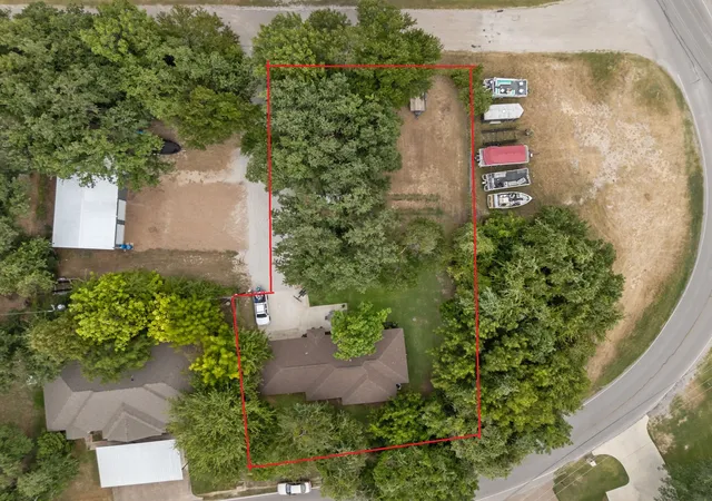 Photo 3 of Single family home for sale at 1400 E Lake Dr, Weatherford, TX 76087 | MLS# 21341686 | Listing updated on 2026-08-29