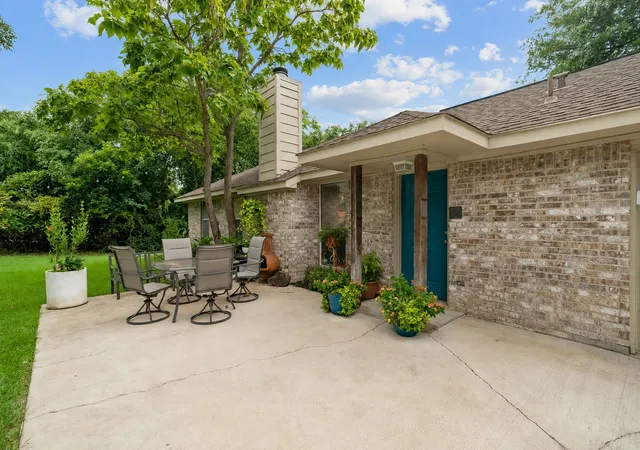 Photo 3 of Single family home for sale at 1400 E Lake Dr, Weatherford, TX 76087 | MLS# 21341686 | Listing updated on 2026-08-29