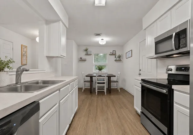 Photo 4 of Single family home for sale at 1400 E Lake Dr, Weatherford, TX 76087 | MLS# 21341686 | Listing updated on 2026-08-29