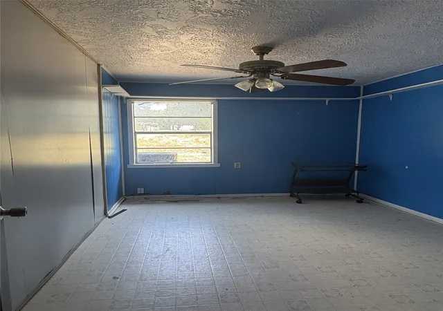 Photo 3 of Sale Pending at 1512 N Elm St, Weatherford, TX 76086 | MLS# 21355050 | Listing updated on 2026-08-28