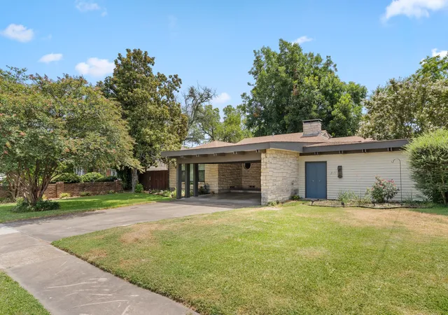 Photo 2 of Single family home for sale at 2115 Park St, Greenville, TX 75401 | MLS# 21351677 | Listing updated on 2026-08-10