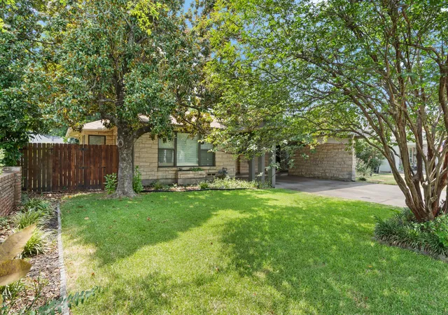 Photo 3 of Single family home for sale at 2115 Park St, Greenville, TX 75401 | MLS# 21351677 | Listing updated on 2026-08-10
