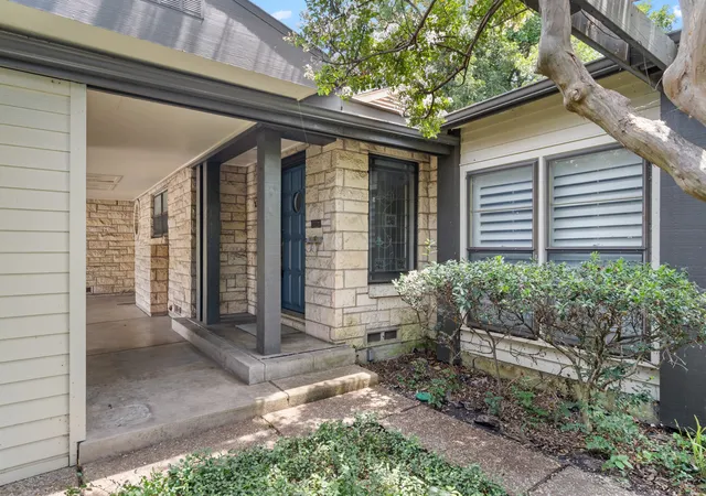 Photo 3 of Single family home for sale at 2115 Park St, Greenville, TX 75401 | MLS# 21351677 | Listing updated on 2026-10-06