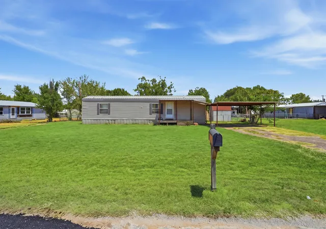 Photo 4 of Manufactured home for sale at 2303 Balboa Ct, Granbury, TX 76048 | MLS# 21354372 | Listing updated on 2026-09-17
