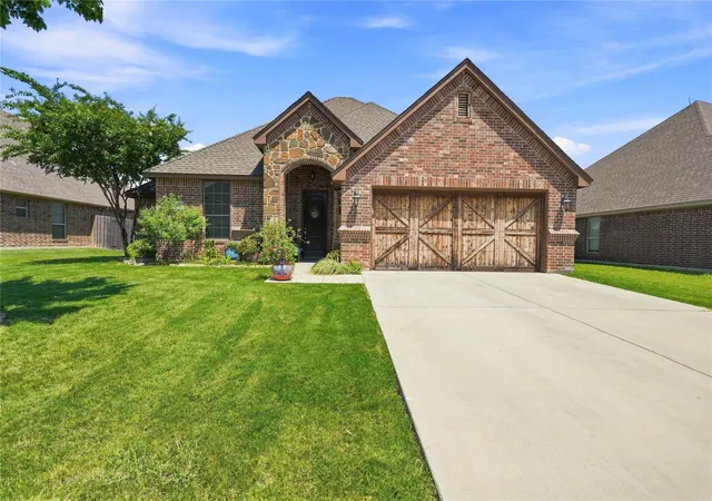 Photo 1 of Single family home for sale at 168 Whitetail Dr, Willow Park, TX 76008 | MLS# 21350963 | Listing updated on 2026-08-10