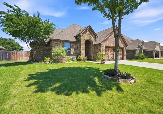 Photo 2 of Single family home for sale at 168 Whitetail Dr, Willow Park, TX 76008 | MLS# 21350963 | Listing updated on 2026-08-10