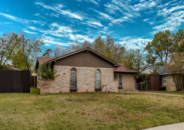 Photo 2 of Single family home for sale at 2517 Rosewood Dr, Mesquite, TX 75150 | MLS# 21354874 | Listing updated on 2026-08-10