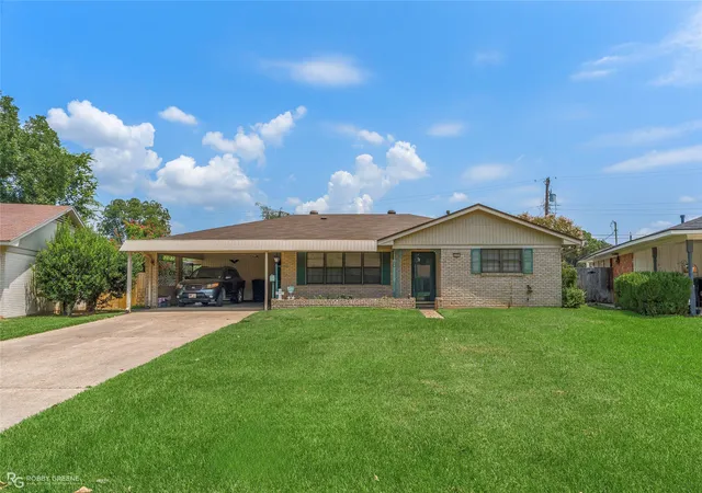 Photo 1 of Sale Pending at 2705 Beazley Pl, Shreveport, LA 71104 | MLS# 21348624 | Listing updated on 2026-08-22