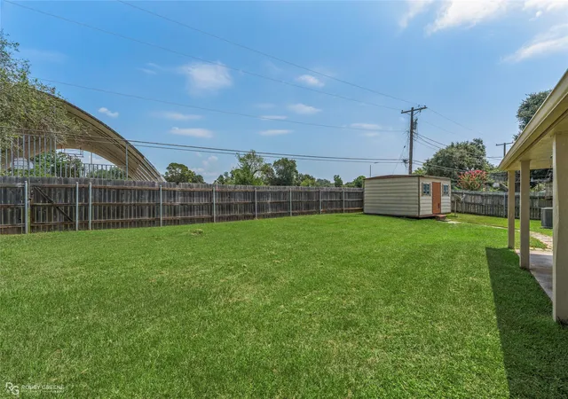 Photo 3 of Sale Pending at 2705 Beazley Pl, Shreveport, LA 71104 | MLS# 21348624 | Listing updated on 2026-08-22