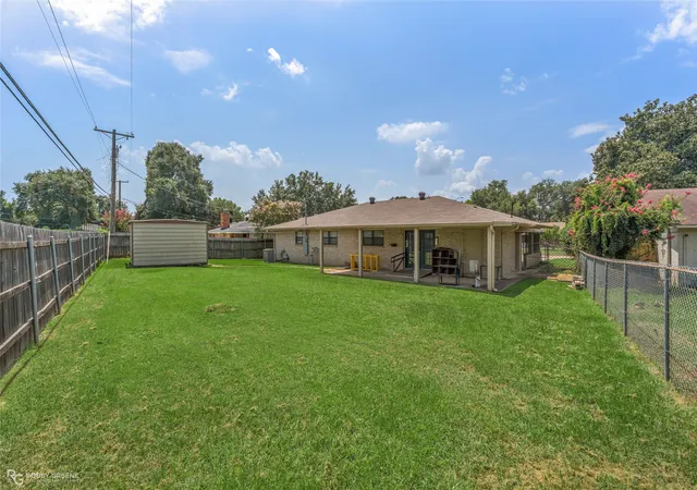 Photo 3 of Sale Pending at 2705 Beazley Pl, Shreveport, LA 71104 | MLS# 21348624 | Listing updated on 2026-08-22