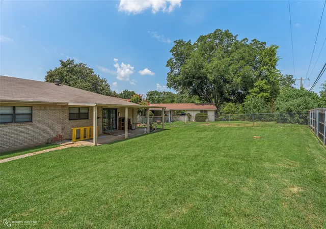 Photo 4 of Sale Pending at 2705 Beazley Pl, Shreveport, LA 71104 | MLS# 21348624 | Listing updated on 2026-08-22
