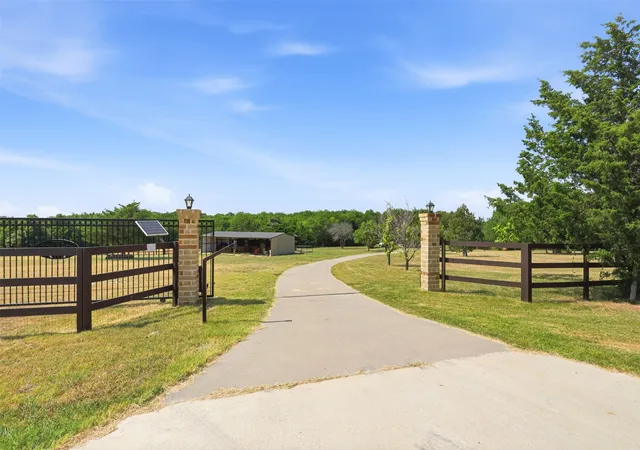 Photo 1 of Single family home for sale at 4111 Fm 2862, Anna, TX 75409 | MLS# 21334246 | Listing updated on 2026-08-20
