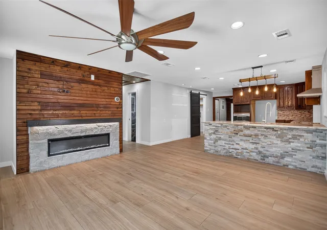 Photo 3 of Single family home for sale at 335 Avenue I, Dallas, TX 75203 | MLS# 21351394 | Listing updated on 2026-08-10