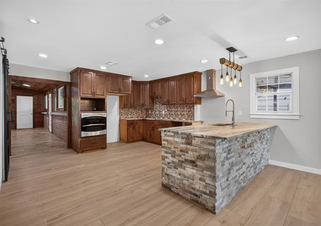 Photo 4 of Single family home for sale at 335 Avenue I, Dallas, TX 75203 | MLS# 21351394 | Listing updated on 2026-08-10